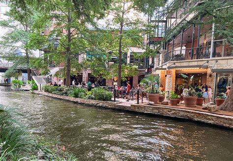 Top Things To Do, Eat, & Drink on the San Antonio River Walk (2022)