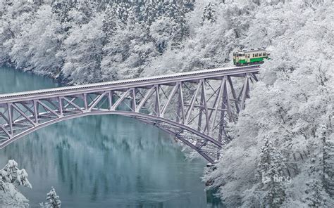 Train crossing the Tadami River near Mishima village in Japan (© Nuttapoom Amornpashara/Getty ...