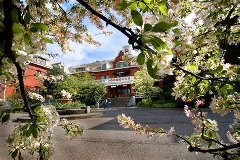 Couple's Spa Getaway Package - McMenamin’s Edgefield Estate, Oregon