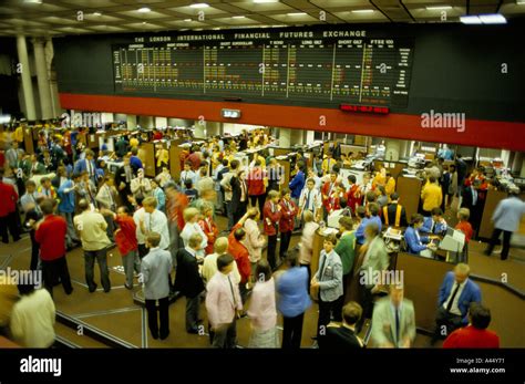 liffe traders on the exchange floor london 1990 Stock Photo: 3570544 ...