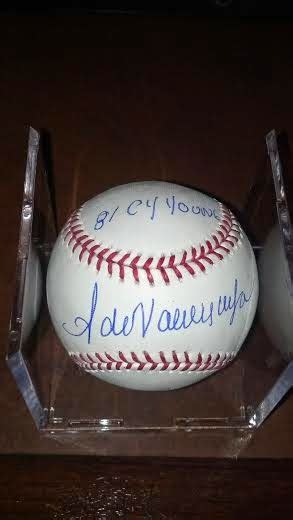 Dodger RAMblings: Fernando Valenzuela Autograph Signing - Photos and Recap