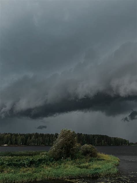 Asperitas dark clouds in gloomy sky · Free Stock Photo