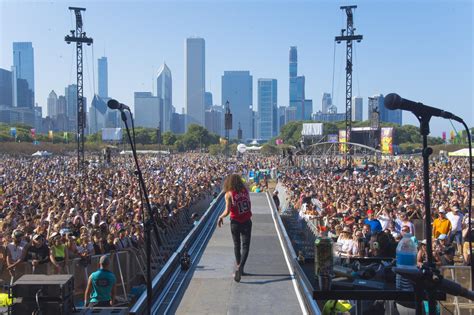 Lollapalooza to require vaccination card or negative test | AP News