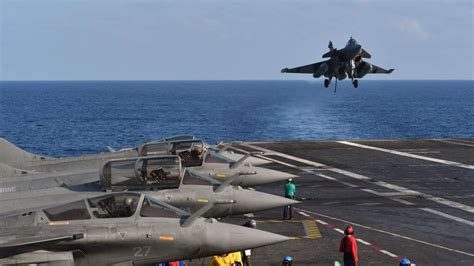 Rafale N landing on the French carrier Charles de Gaulle [1280 × 720] : WarplanePorn