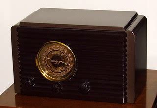 Vintage Crosley Fiver Table Radio, Model 517-D, AM Band, M… | Flickr