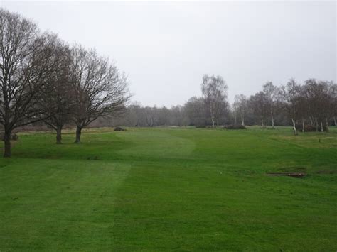 Penn Golf Course © Gordon Griffiths cc-by-sa/2.0 :: Geograph Britain and Ireland