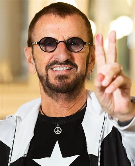 Ringo Starr 2021: Wife, net worth, tattoos, smoking & body facts - Taddlr