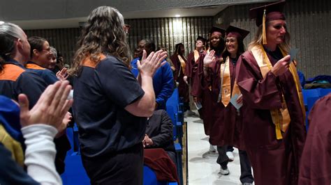 Michigan female prison inmates receive college degrees