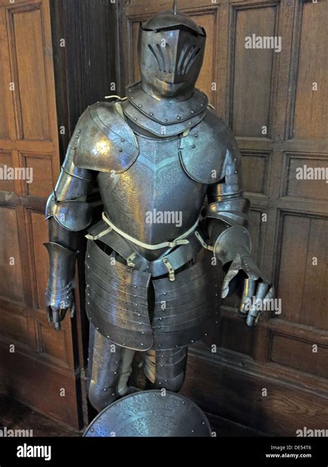 British Knight Armour High Resolution Stock Photography and Images - Alamy