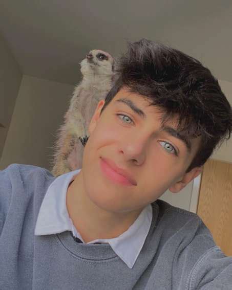 Kyle Thomas Bio, Wiki, Net Worth, Dating, Girlfriend, Age, Height