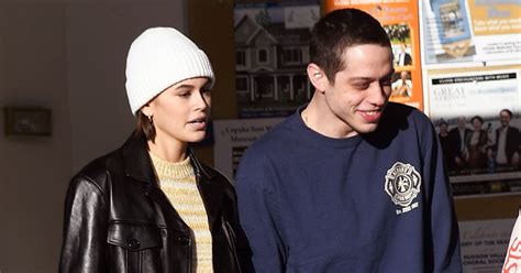 Pete Davidson and Kaia Gerber Holds Hands Outside Grocery Store During ...