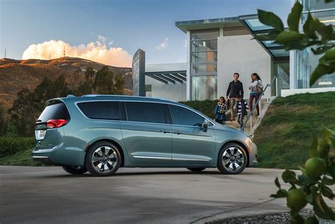 2017 Chrysler Pacifica Hybrid First Drive | Automobile Magazine