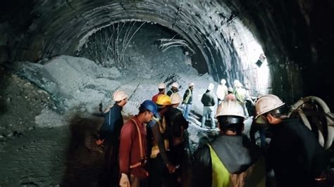 Uttarkashi tunnel collapse: Debris removal still underway to rescue 40 workers | Latest News ...