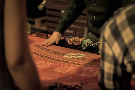 Best Wooden Poker Table Designs - Wooden Earth