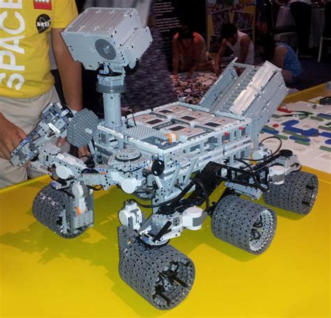 Lego Curiosity Mars Rover (video)