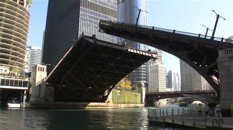 Chicago River bridge lifts mark start of 2019 boating season | abc7chicago.com