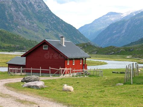 Country house in Norway stock image. Image of beauty, rocky - 2867999