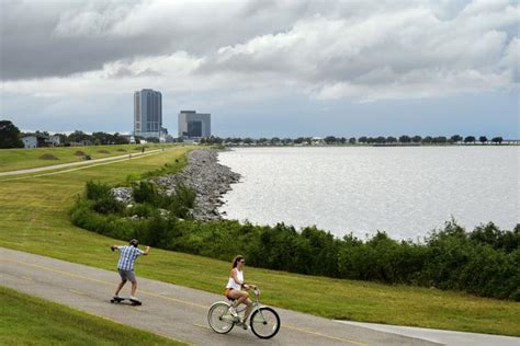 15 years after Katrina, New Orleans levees are in the best shape ever ...