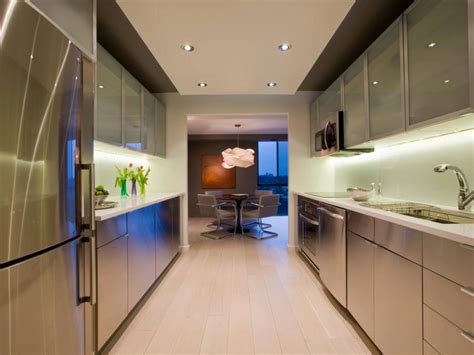 37 Examples Of Galley Kitchen Lighting That Looks Very Impressive - Interior Design Inspirations