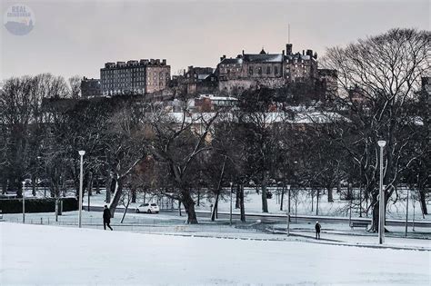 A snowy Edinburgh castle from bruntsfield links | Edinburgh castle, Edinburgh, Castle