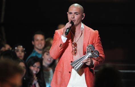 Pitbull calls out Sterling at iHeartRadio Awards