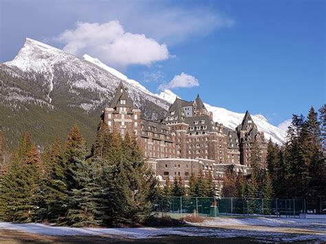 10 CHEAP Hotels in Banff That Are Cozy and Comfortable