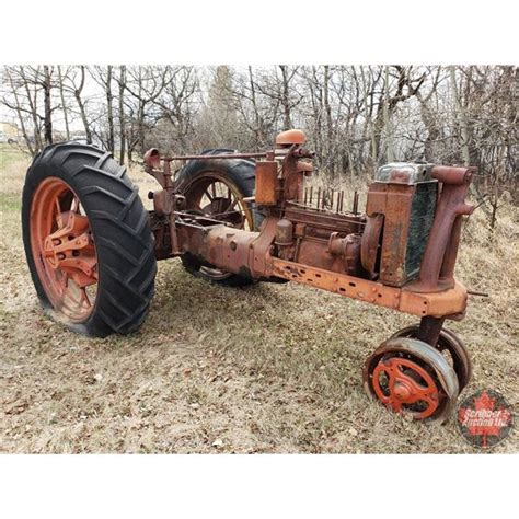 Farmall : Project / Parts Tractor - Scribner Auction Ltd.