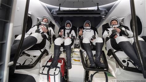 ISS astronauts return to Earth in SpaceX capsule – DW – 11/09/2021