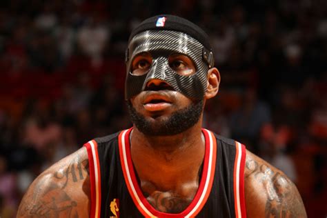 LeBron James wears black mask to cover broken nose as Heat beat Knicks - Sports Illustrated