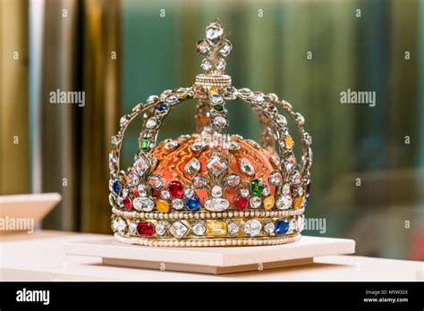 Crown jewels hi-res stock photography and images - Alamy