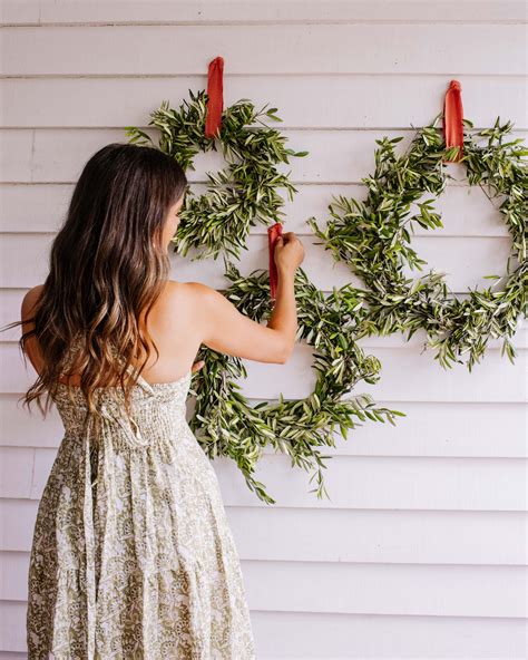 How To Make Christmas Wreaths Using Cardboard | Collective Gen