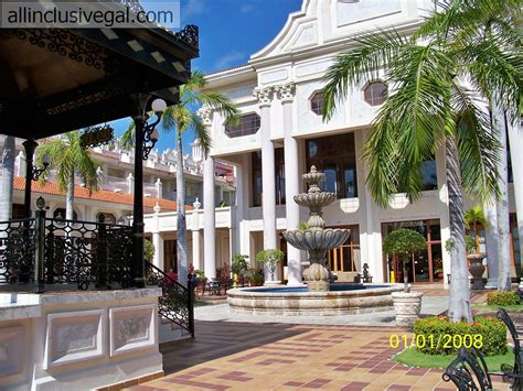 Riu Palace Riviera Maya | Entertainment gazebo and fountain | Flickr