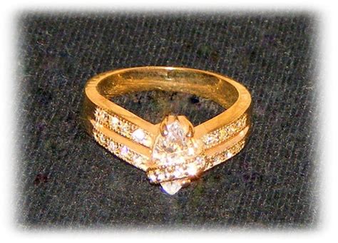 FAUX DIAMOND RING Sz 7 Ladies Ring