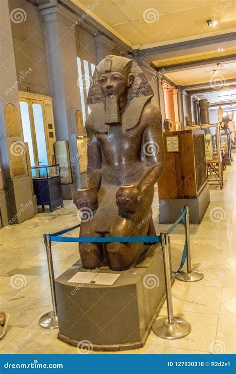 Statue of Pharaoh Thutmose III Editorial Stock Photo - Image of king, examples: 127930318