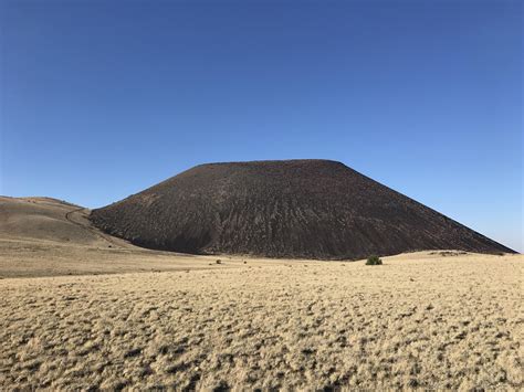 SP Crater, a cinder cone volcano that lies 25 miles north of Flagstaff : r/arizona