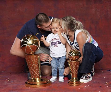 Nikola Jokic celebrates Nuggets' championship with family at parade | Total News