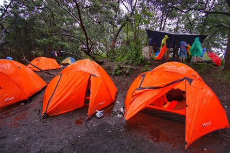 Camping di Gunung Papandayan bersama Base Camp Adventure - PergiDulu.com