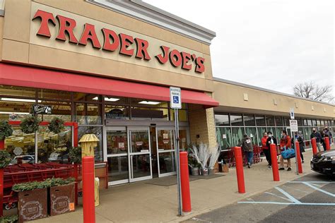 Trader Joe's is slowly getting rid of its seniors-only shopping hours : r/bayarea