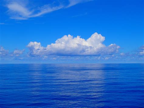 Gambar Pemandangan Laut Pantai Lautan Horison Gunung Awan - Riset
