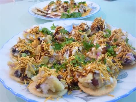 Aloo Puri | Chaat, Chaat recipe, Easy meals for kids