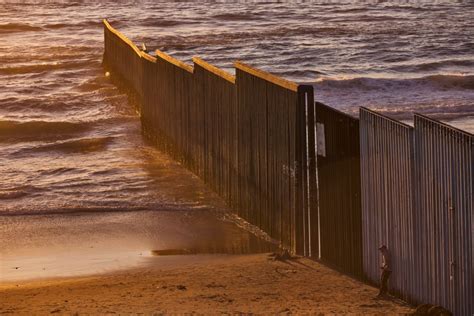 Las imágenes que muestran cómo es el muro que ya existe en la frontera ...