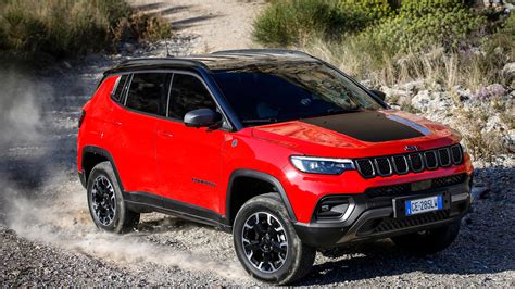 Updated Jeep Compass with 4xe hybrid, Android OS is unveiled in Europe