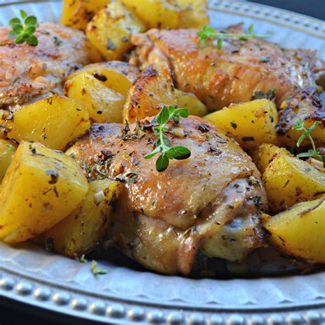 GREEK LEMON CHICKEN AND POTATOES – Kitch Me Now