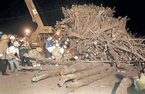 THIS DAY IN HISTORY – 12 die while building a bonfire at Texas A&M University – 1999 – The ...