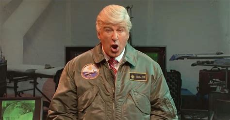 'SNL’ Cold Open: Alec Baldwin Returns as Trump Battling Aliens