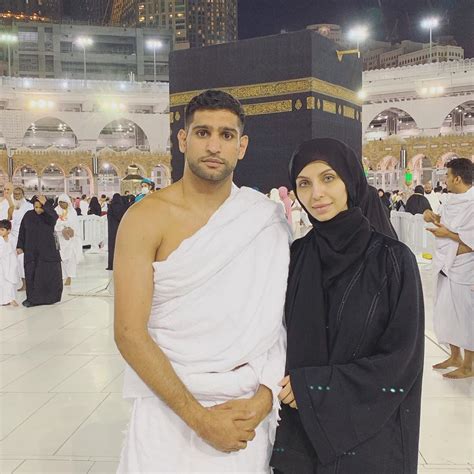 Boxer Amir Khan Performed Umrah with his Wife Faryal Makhdoom | Reviewit.pk