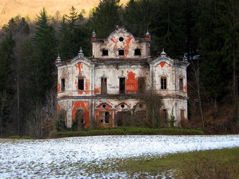 Ghost mansion | The famous abandoned mansion "Villa de Vecch… | Flickr