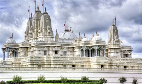 Worshipping Gods in Hindu Temples: Sanatan Dharma