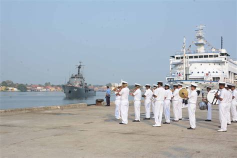 Asian Defence News: Sri Lanka Navy Ships Samudura (OPV) & Suranimila (FAC-M) visit Kochi