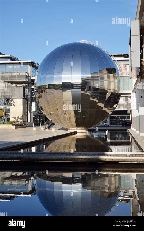 3D Planetarium in Millenniun Square, Bristol Part of @Bristol Science ...